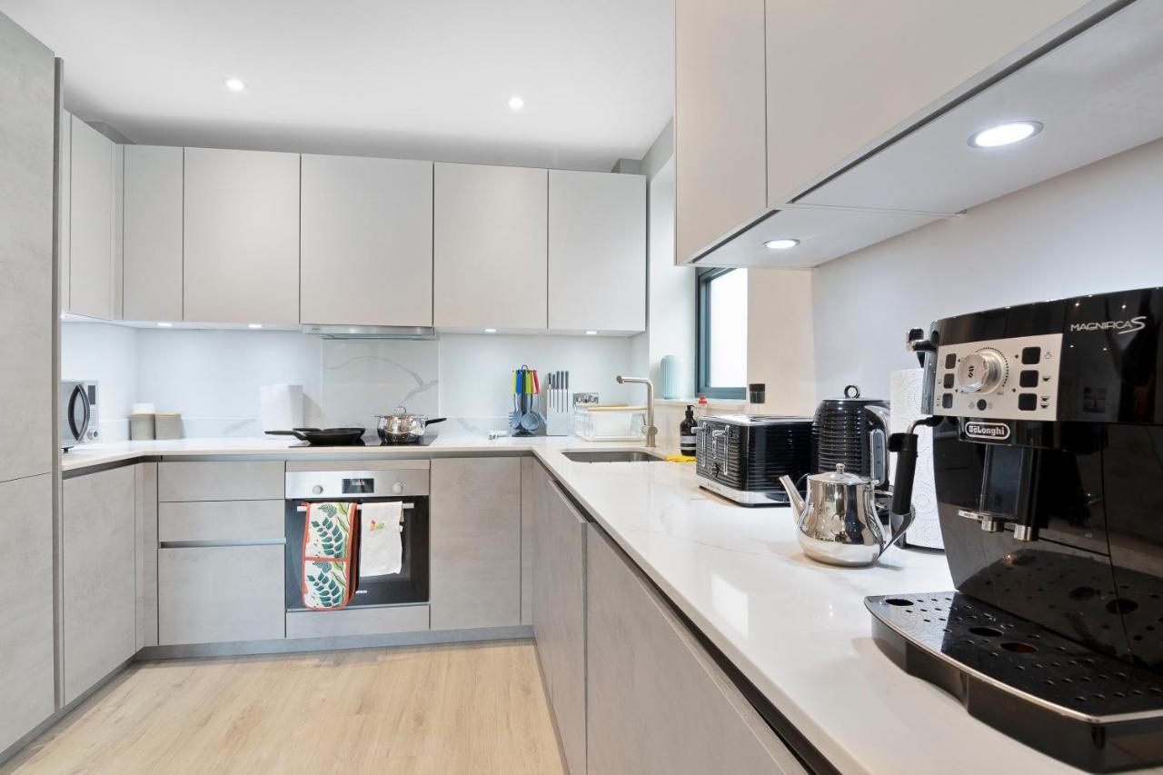 Spacious, 3 Bedroom, 2 Bathroom, Surbiton Екстериор снимка