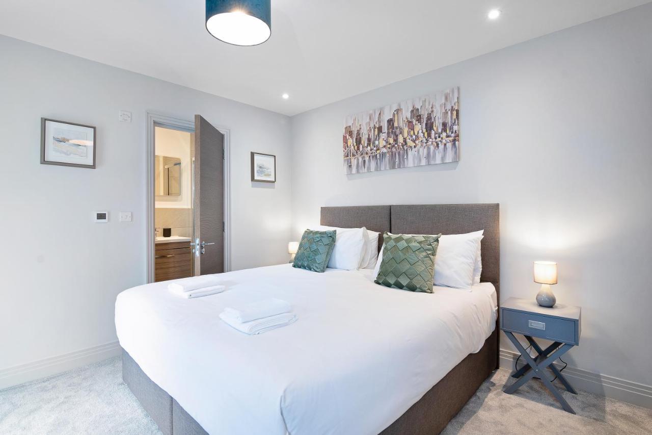 Spacious, 3 Bedroom, 2 Bathroom, Surbiton Екстериор снимка