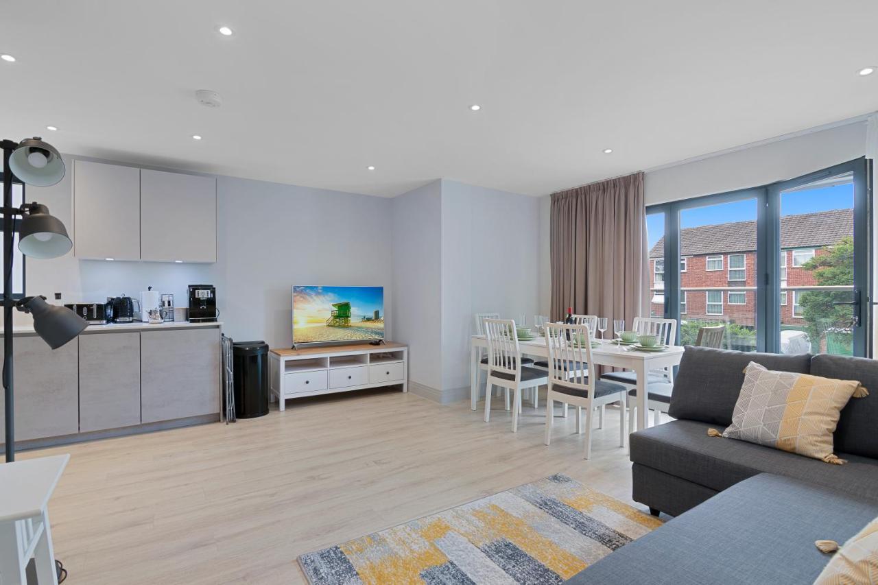 Spacious, 3 Bedroom, 2 Bathroom, Surbiton Екстериор снимка
