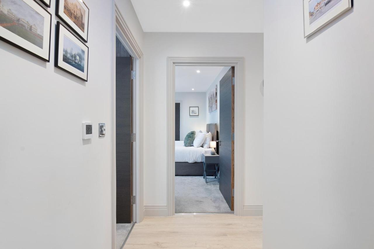 Spacious, 3 Bedroom, 2 Bathroom, Surbiton Екстериор снимка