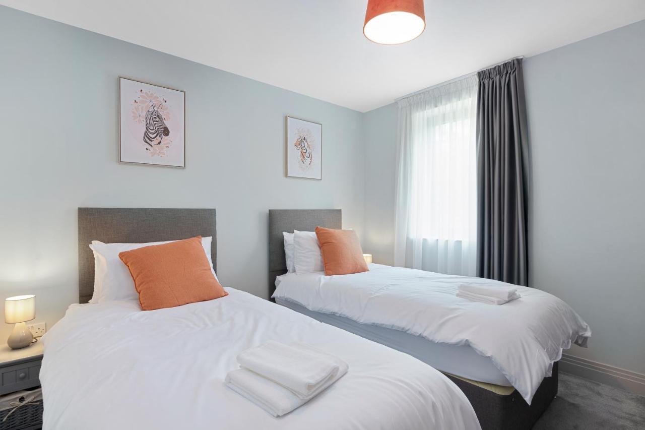 Spacious, 3 Bedroom, 2 Bathroom, Surbiton Екстериор снимка